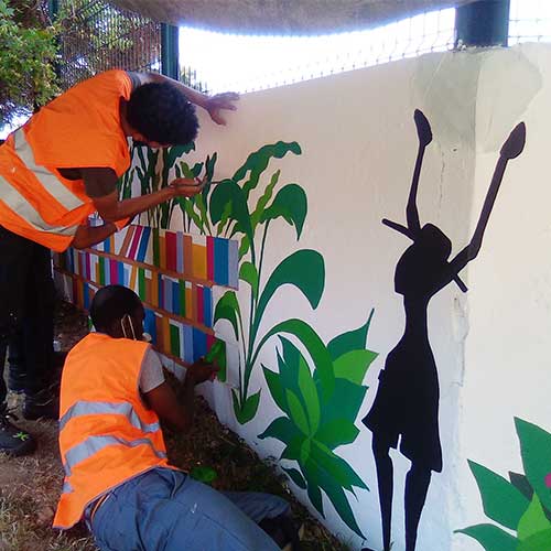 Initiatives77 - Réalisation de la fresque sur les murs de l'école