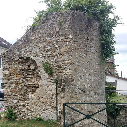 Initiatives77 - Réhabilitation de la tour de la porte de Meaux à Crécy-la-Chapelle (avant)