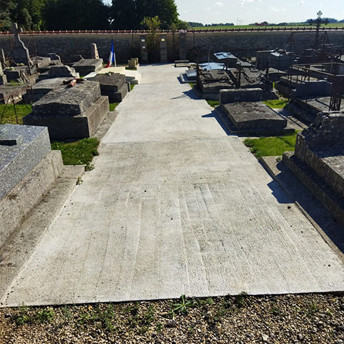 Initiatives77 - Création d'une allée en béton au cimetière de Coubert