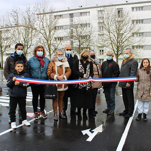 Inauguration de la piste cyclable pédagogique par la Maire de Coulommiers et la Directrice de l'OPH en présence des élus locaux et de l'équipe d'Initiatives77