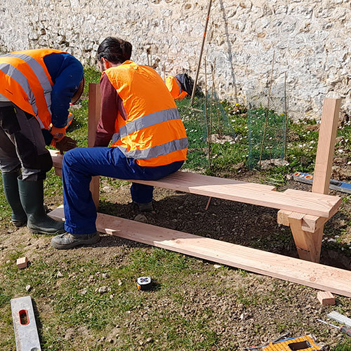 Initiatives77 - Construction de 2 bancs en bois à Jouy-sur-Morin