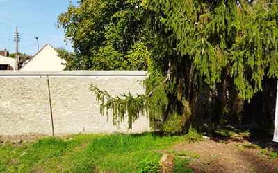 La réfection du mur des communs de Moulignon à Saint-Fargeau-Ponthierry