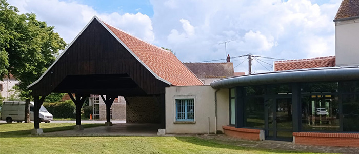 Initiatives77 actu : rénovation du toit de la halle au Plessis-Feu-Aussoux