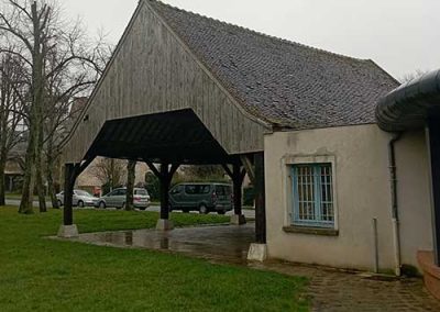 Avant : la rénovation du toit de la halle du Plessis-Feu-Aussoux
