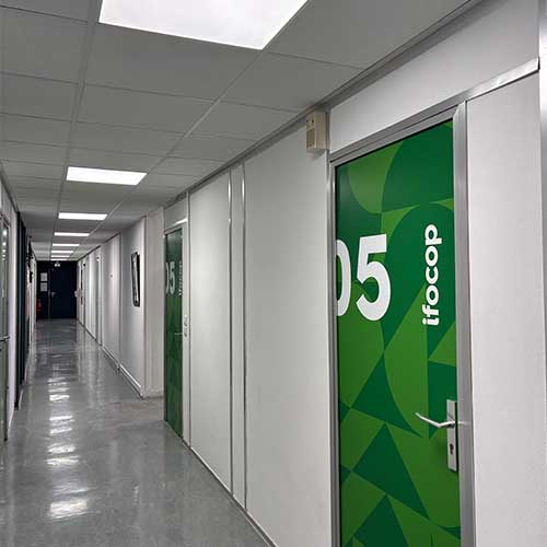 Initiatives77 change le faux plafond et repeint les locaux d'Ifocop à Melun Initiatives77 change le faux plafond et repeint les locaux d'Ifocop à Melun